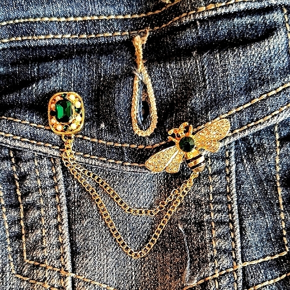 18K Gold Plated Stainless Steel and Green Gems Bee Brooch with Chain. New - Picture 4 of 6